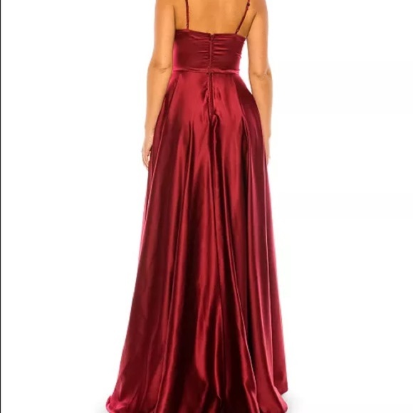 B Darlin Red Satin V-Neck Gown Slit & Pockets, A-line, size 5 - Picture 4 of 10